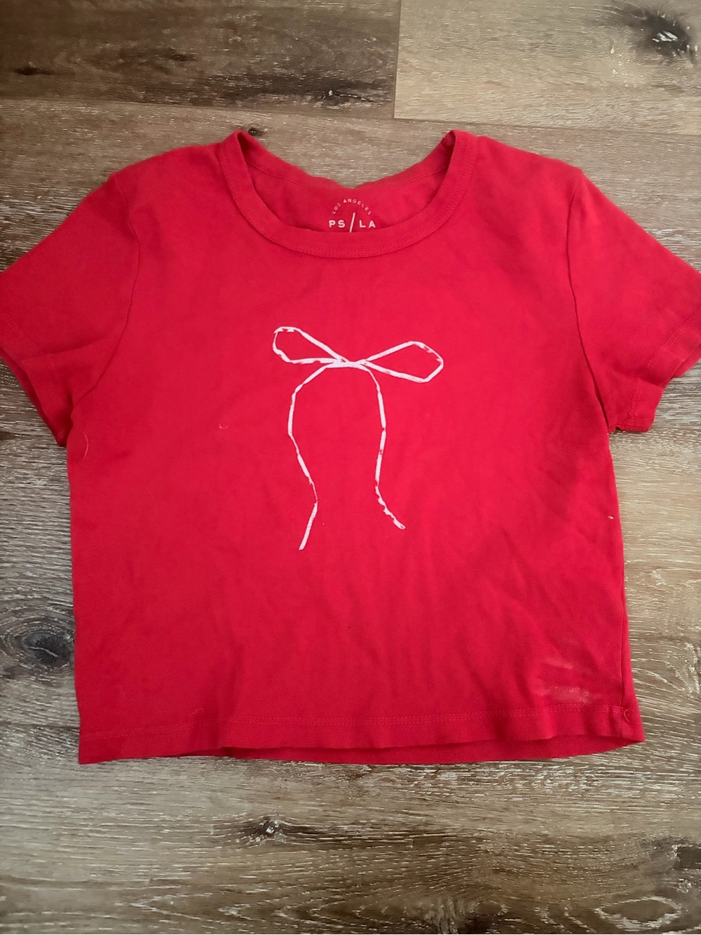 PacSun Red Short Sleeve Tee with White Bow Graphic - Picture 1 of 1